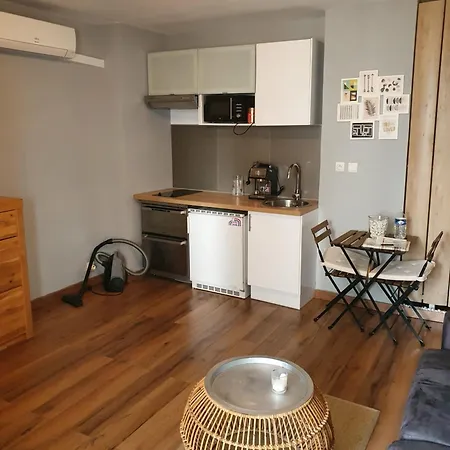 Studio Equipe Avec Loggia *